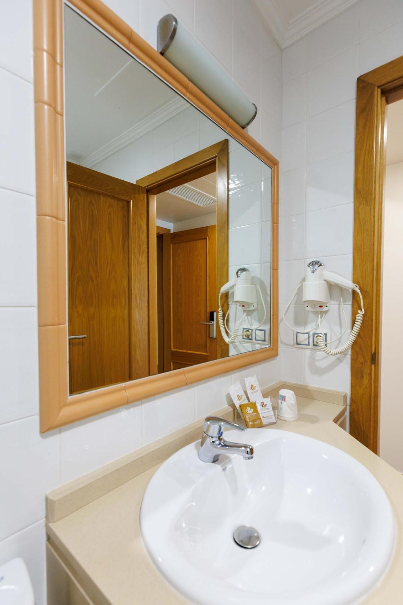 Hotel O Cruceiro Кальдас-де-Рейес Экстерьер фото